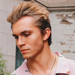 To Keep Makeup Looking Fresh Take A Powder